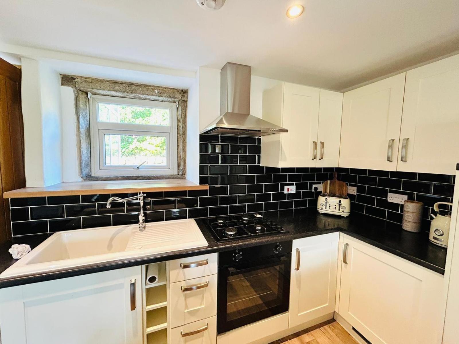 Cozy In Mytholmroyd Nr Holiday home *